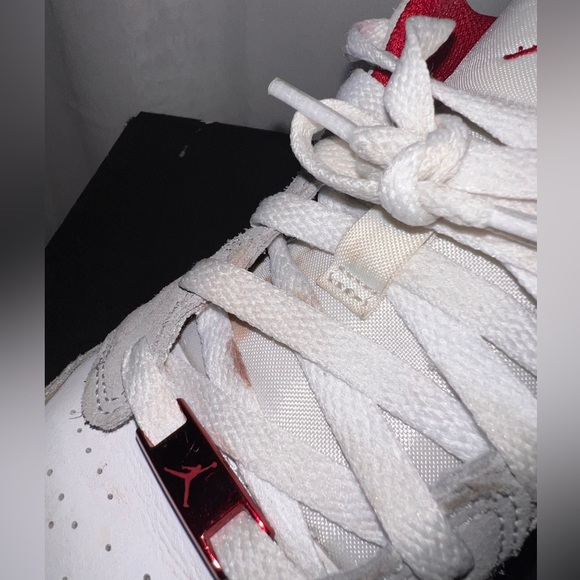 Air Jordan 1 Low SE GS 'Light Smoke Grey Gym Red' Size 6Y - Picture 3 of 5